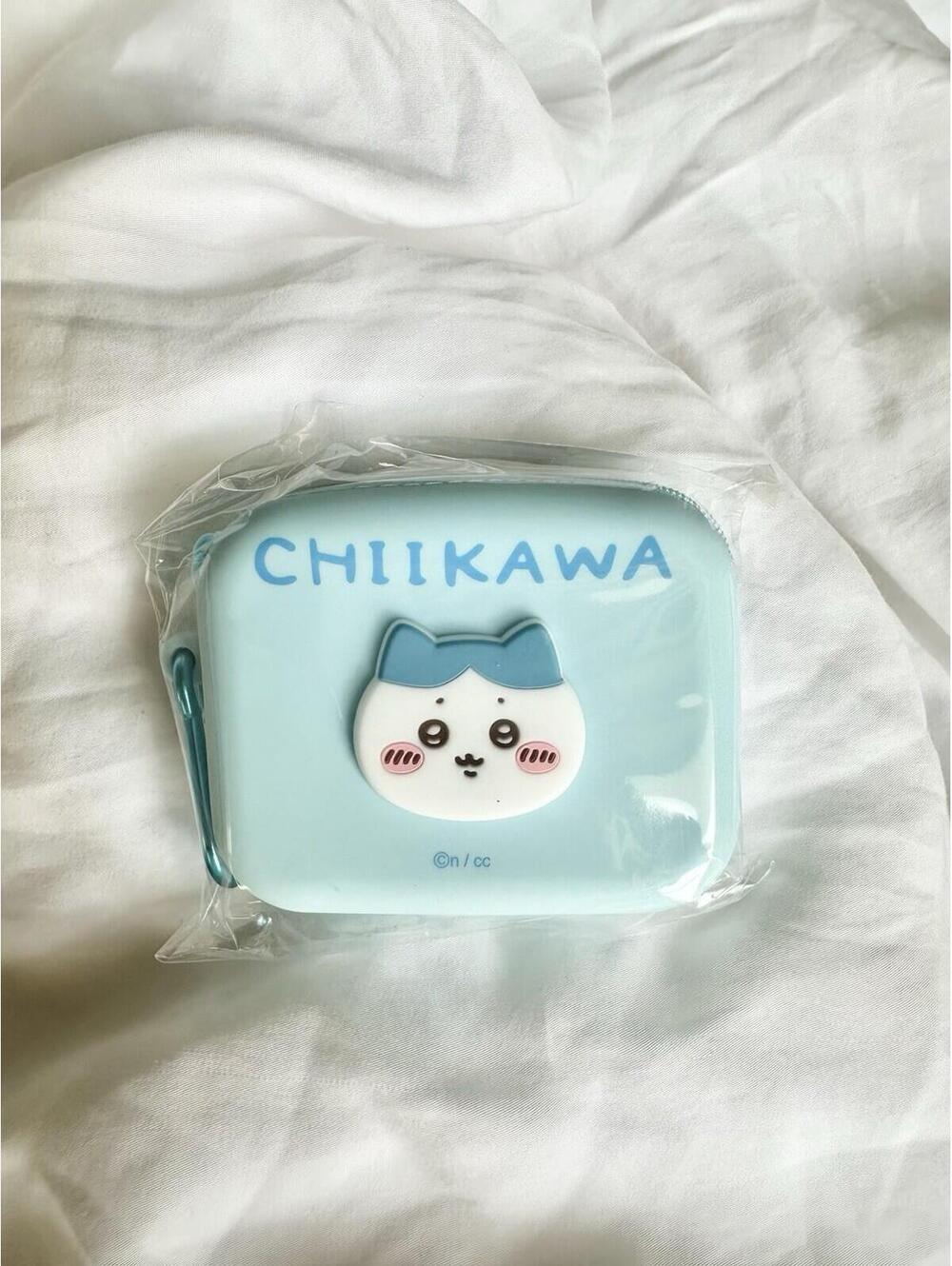 NWT Sealed Chiikawa Hachiware Silicon Coin & Medicine Carabiner Keychain Pouch